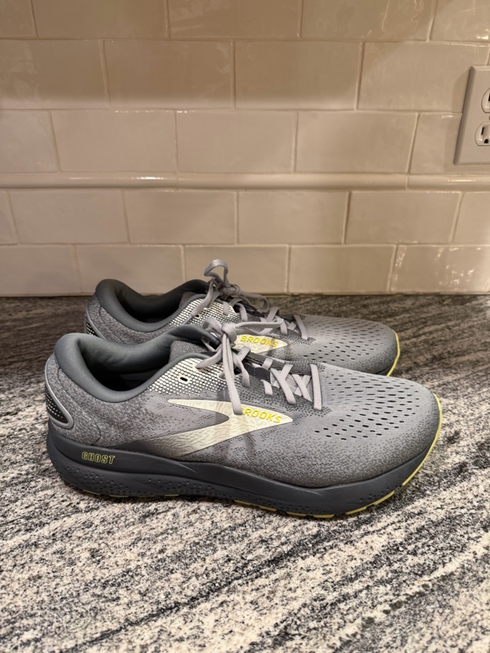 Men’s Brooks Ghost 16 Size 12.5 Wide/2E - Picture 5 of 10
